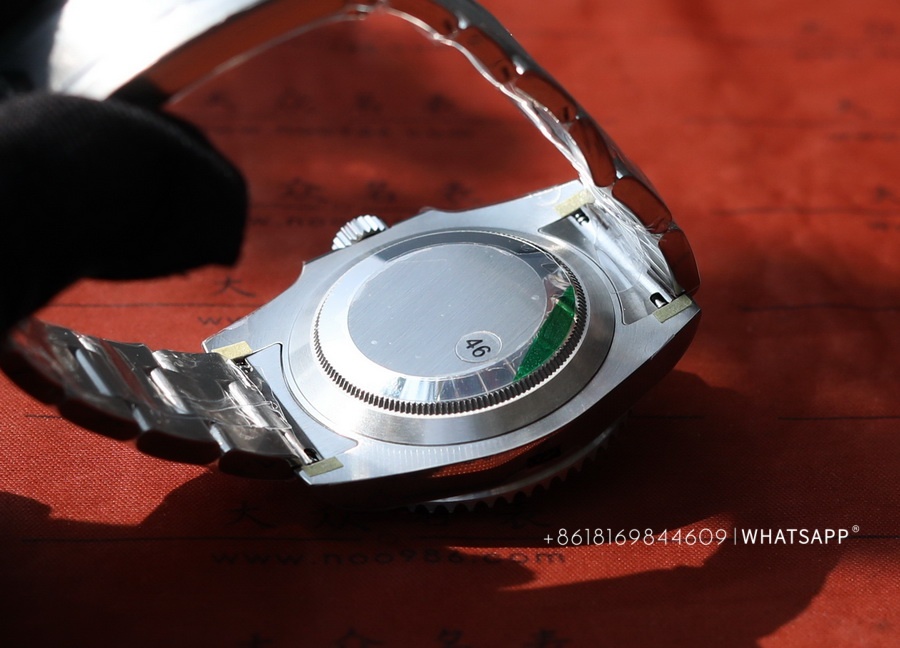 Introduction to the Top Replica of Rolex Green Submariner 116610LV-0002 by VS Factory 第11张
