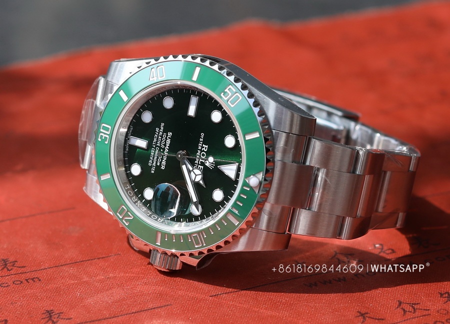 Introduction to the Top Replica of Rolex Green Submariner 116610LV-0002 by VS Factory 第6张
