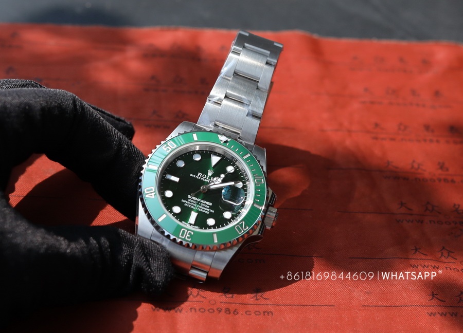 Introduction to the Top Replica of Rolex Green Submariner 116610LV-0002 by VS Factory 第8张