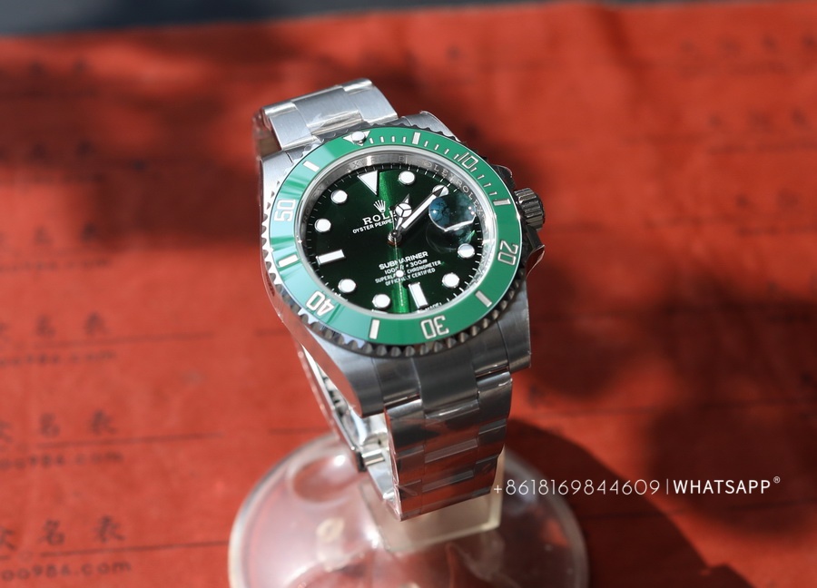 Introduction to the Top Replica of Rolex Green Submariner 116610LV-0002 by VS Factory 第5张
