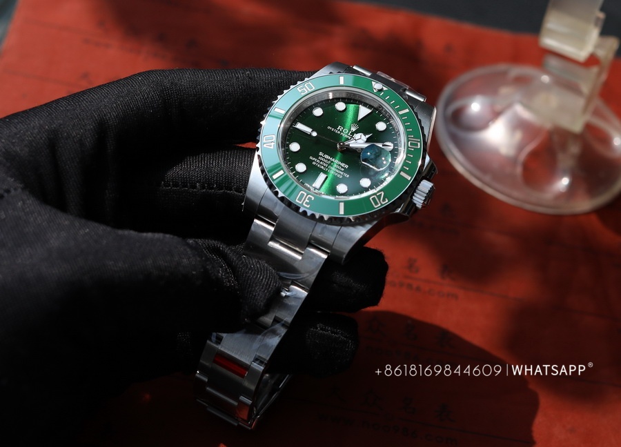 Introduction to the Top Replica of Rolex Green Submariner 116610LV-0002 by VS Factory 第2张