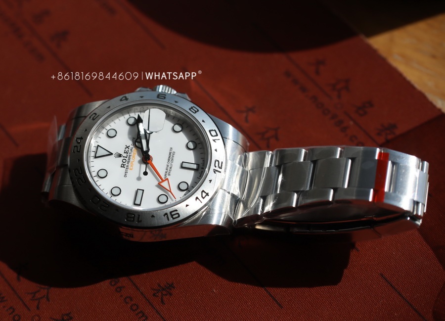 C Factory ROLEX OYSTER PERPETUAL DATE EXPLORER 2 (226570) Replica Watch Introduction 第4张