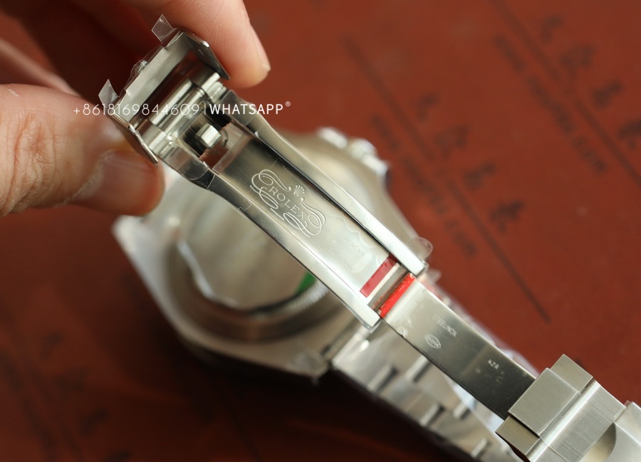 C Factory ROLEX OYSTER PERPETUAL DATE EXPLORER 2 (226570) Replica Watch Introduction 第9张