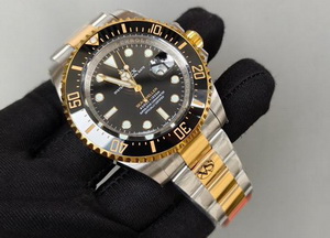 Purchase record of a replica Rolex Sea-Dweller m126603-0001 bought by a Russian customer.