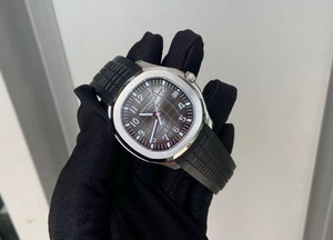 Transaction record for a replica Patek Philippe AQUANAUT 5164A-001 purchased by a Russian customer.