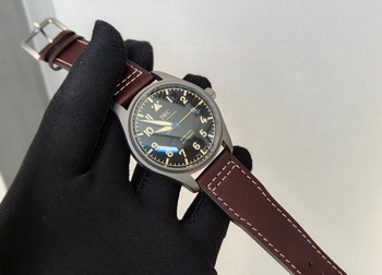 Transaction Record of Replica IWC Pilot IW327006 Purchased by a Russian Buyer