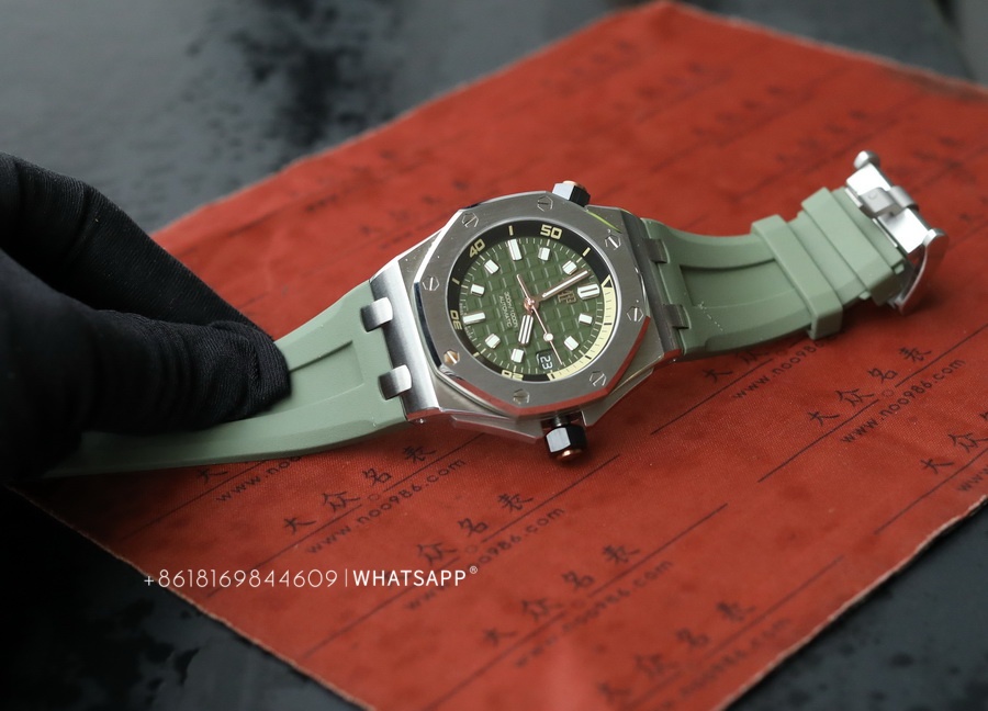 Introduction to APS Factory clone AP ROYAL OAK OFFSHORE 15720ST.OO.A052CA.01 (Avocado Green) 第5张