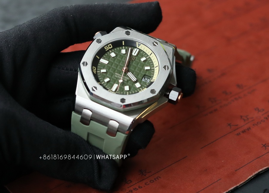 Introduction to APS Factory clone AP ROYAL OAK OFFSHORE 15720ST.OO.A052CA.01 (Avocado Green) 第6张