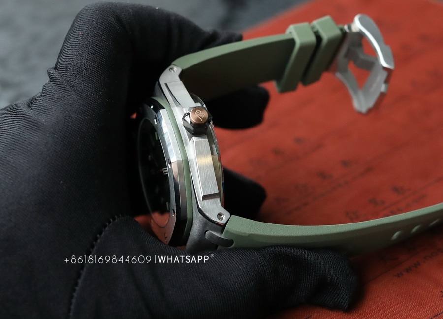 Introduction to APS Factory clone AP ROYAL OAK OFFSHORE 15720ST.OO.A052CA.01 (Avocado Green) 第9张