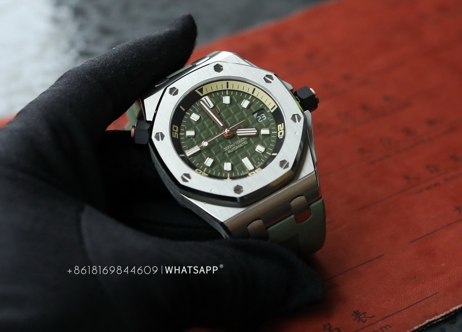 Introduction to APS Factory clone AP ROYAL OAK OFFSHORE 15720ST.OO.A052CA.01 (Avocado Green) 第4张