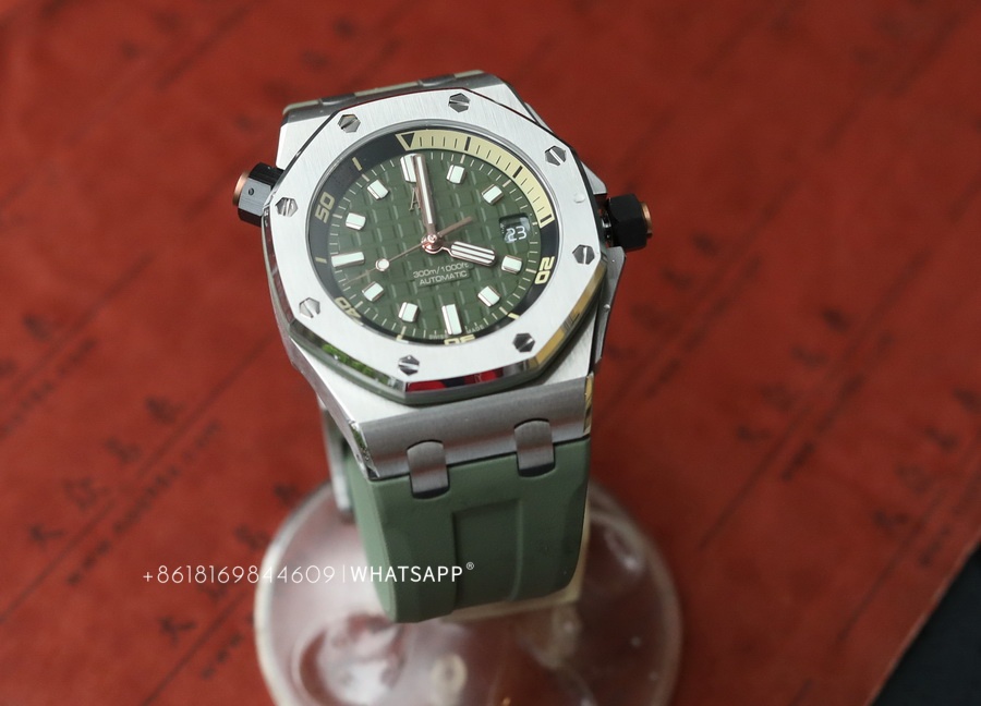 Introduction to APS Factory clone AP ROYAL OAK OFFSHORE 15720ST.OO.A052CA.01 (Avocado Green) 第3张