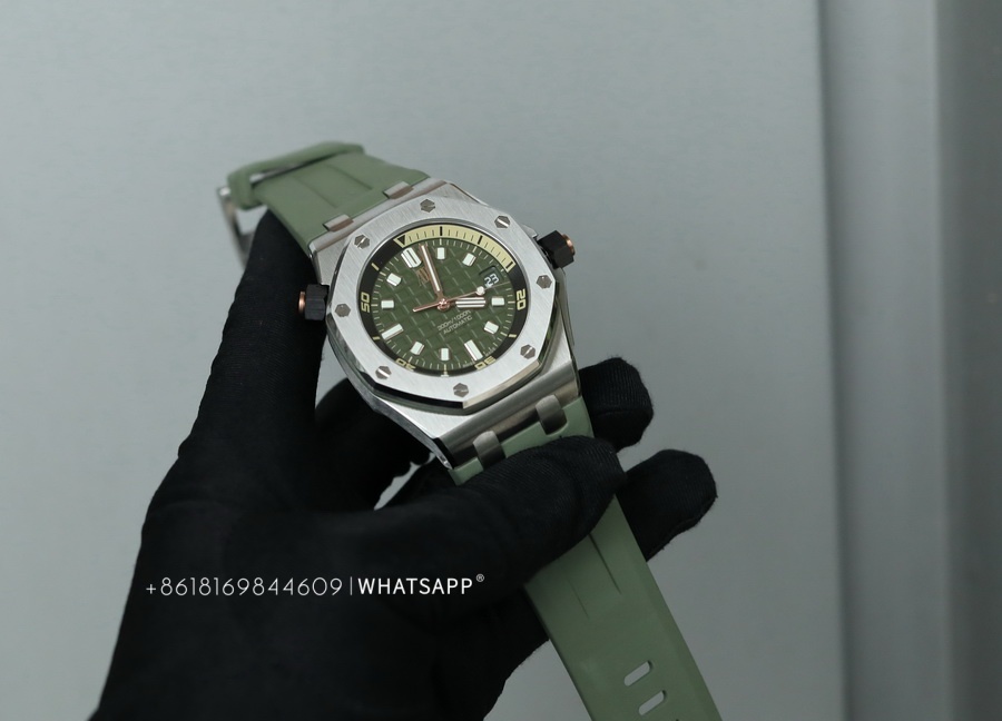 Introduction to APS Factory clone AP ROYAL OAK OFFSHORE 15720ST.OO.A052CA.01 (Avocado Green) 第1张