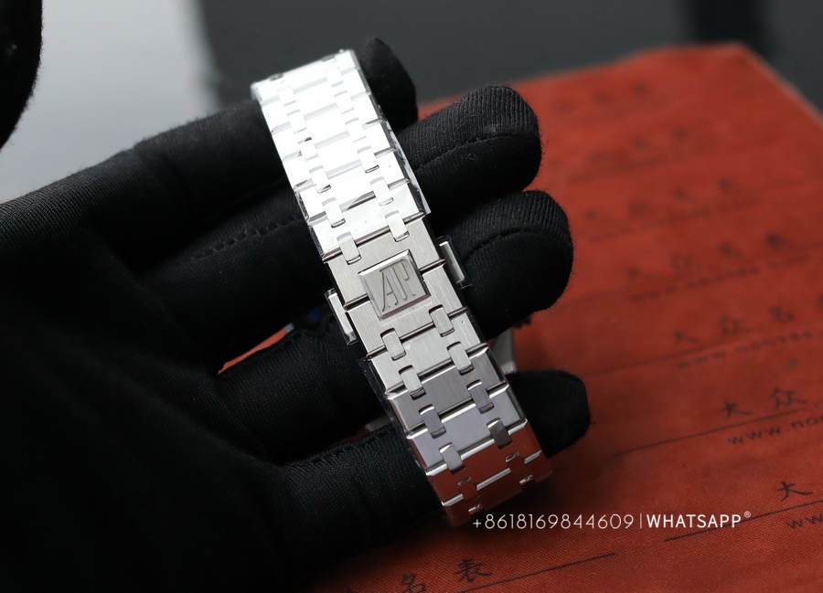 The Audemars Piguet Royal Oak 26240ST.OO.1320ST.06 super clone watch by APS Factory 第11张