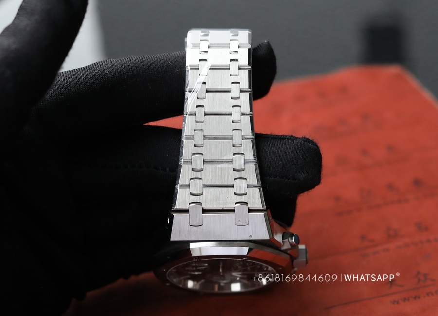 The Audemars Piguet Royal Oak 26240ST.OO.1320ST.06 super clone watch by APS Factory 第10张