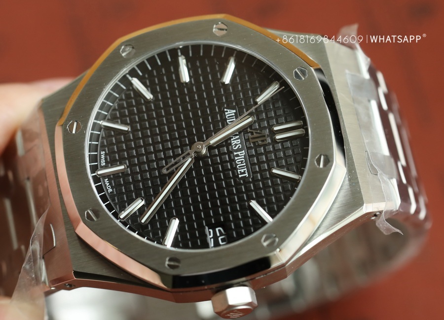 Introduction to APS Factory Top Replica AP Royal Oak OKA 15500 Watch 第2张