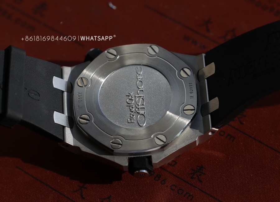 Introduction to the AP15703 Royal Oak Offshore Top Replica Watch by APS Factory 第7张