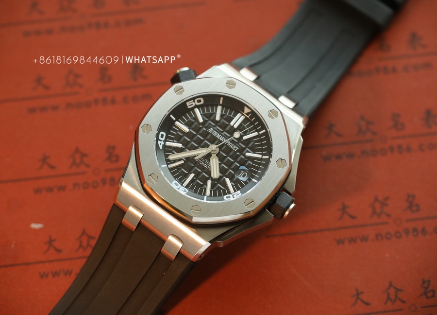 Introduction to the AP15703 Royal Oak Offshore Top Replica Watch by APS Factory 第2张