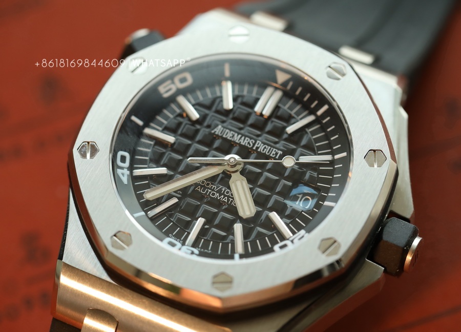 Introduction to the AP15703 Royal Oak Offshore Top Replica Watch by APS Factory 第5张