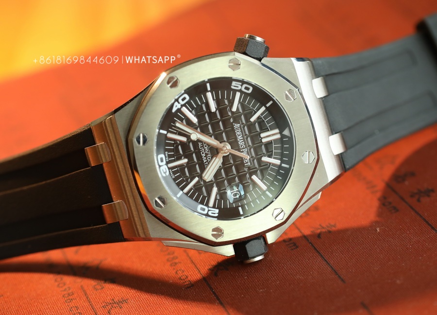 Introduction to the AP15703 Royal Oak Offshore Top Replica Watch by APS Factory 第6张
