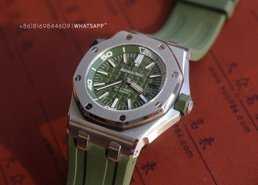 APS Factory replicates the AP Royal Oak Offshore 15710 (Green) – Pictures and Price Introduction 第2张