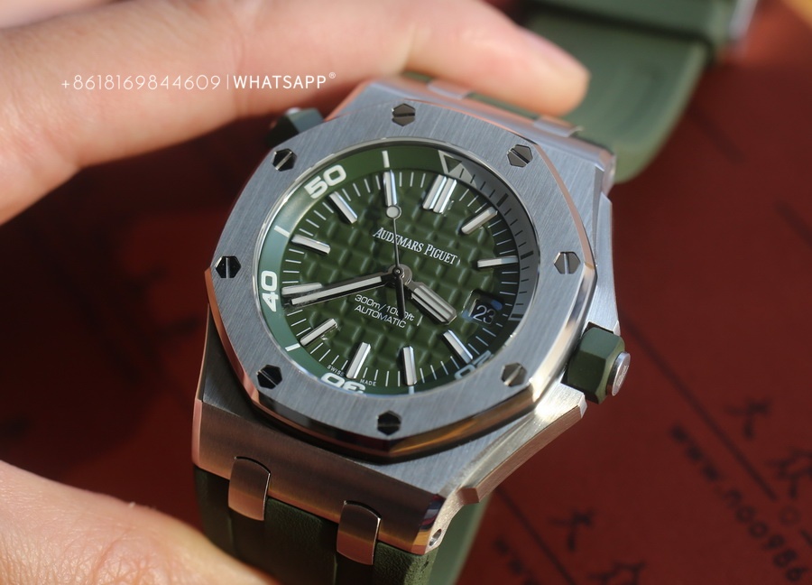 APS Factory replicates the AP Royal Oak Offshore 15710 (Green) – Pictures and Price Introduction 第3张