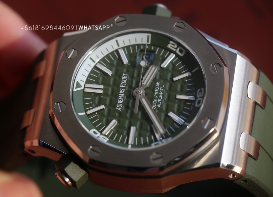 APS Factory replicates the AP Royal Oak Offshore 15710 (Green) – Pictures and Price Introduction 第8张
