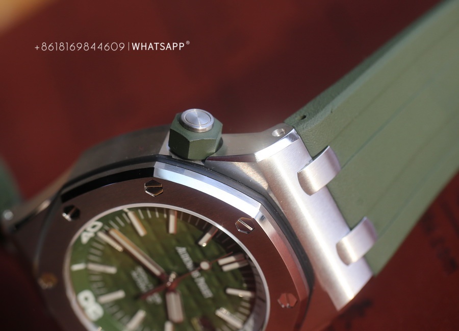 APS Factory replicates the AP Royal Oak Offshore 15710 (Green) – Pictures and Price Introduction 第9张