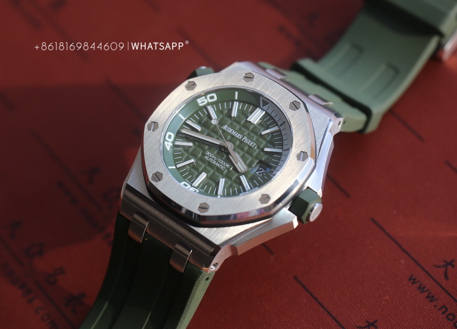 APS Factory replicates the AP Royal Oak Offshore 15710 (Green) – Pictures and Price Introduction 第4张