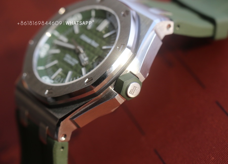 APS Factory replicates the AP Royal Oak Offshore 15710 (Green) – Pictures and Price Introduction 第6张