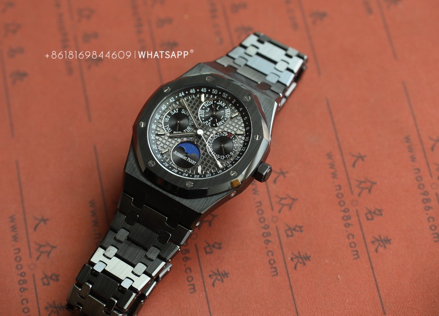 Introduction to APS Factory Royal Oak OKA 26579CE Black Ceramic Watch 第6张