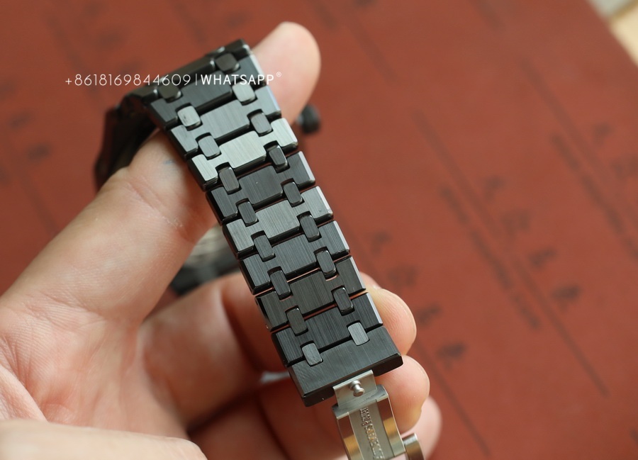 Introduction to APS Factory Royal Oak OKA 26579CE Black Ceramic Watch 第13张