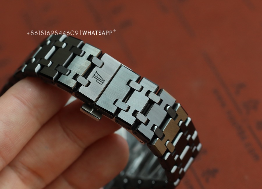 Introduction to APS Factory Royal Oak OKA 26579CE Black Ceramic Watch 第12张