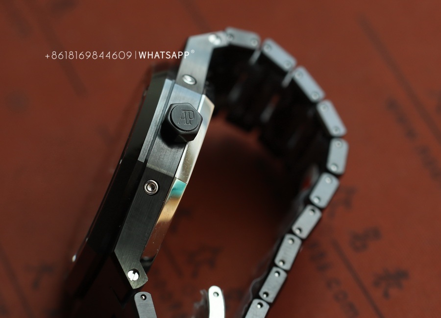 Introduction to APS Factory Royal Oak OKA 26579CE Black Ceramic Watch 第10张