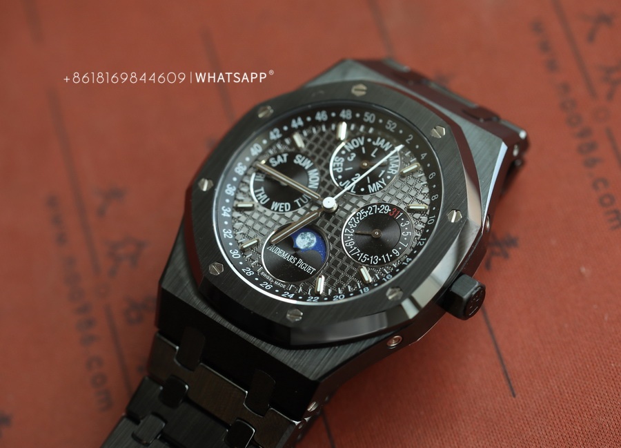 Introduction to APS Factory Royal Oak OKA 26579CE Black Ceramic Watch 第5张