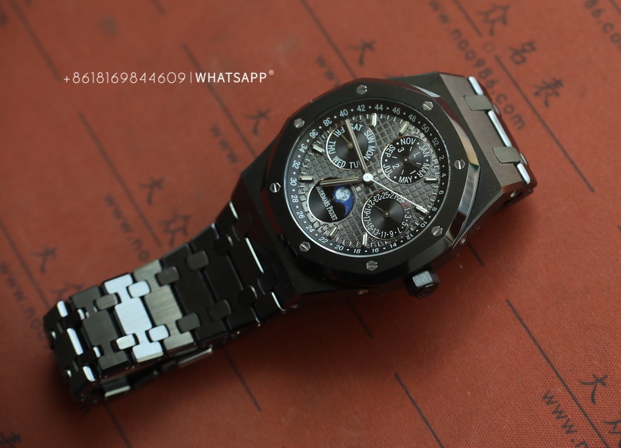 Introduction to APS Factory Royal Oak OKA 26579CE Black Ceramic Watch 第2张