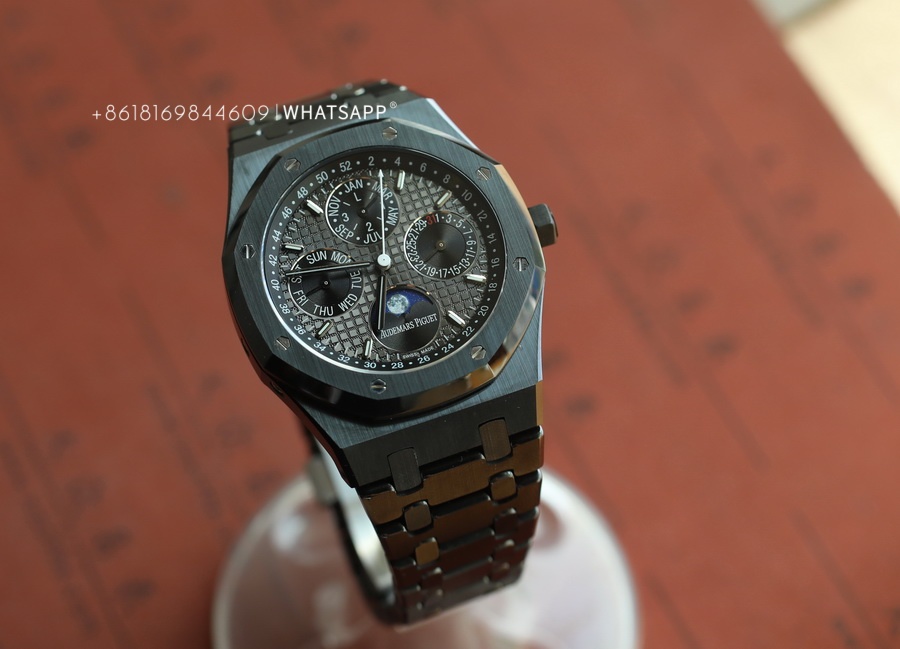 Introduction to APS Factory Royal Oak OKA 26579CE Black Ceramic Watch 第1张