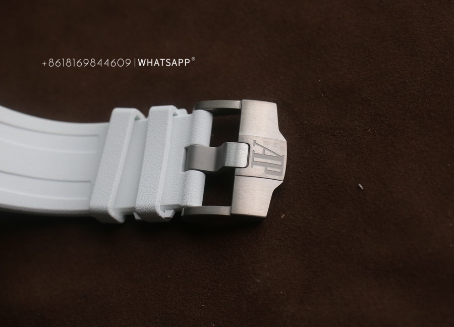 Introduction to APS Factory Replica AP 15707 Royal Oak Offshore White Ceramic Watch 第10张