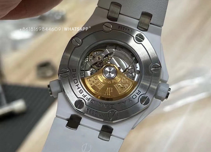 Introduction to APS Factory Replica AP 15707 Royal Oak Offshore White Ceramic Watch 第8张