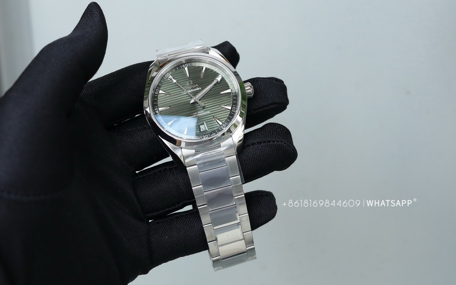 Introduction to the Omega Seamaster 220.10.41.21.10.001 Replica Watch from the VS Factory 第3张