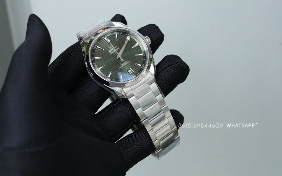 Introduction to the Omega Seamaster 220.10.41.21.10.001 Replica Watch from the VS Factory 第9张