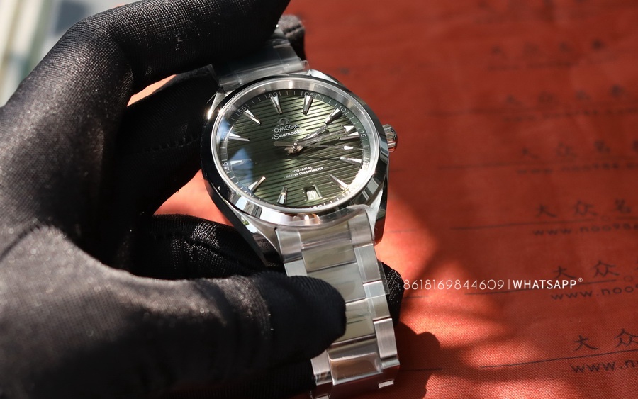 Introduction to the Omega Seamaster 220.10.41.21.10.001 Replica Watch from the VS Factory 第5张