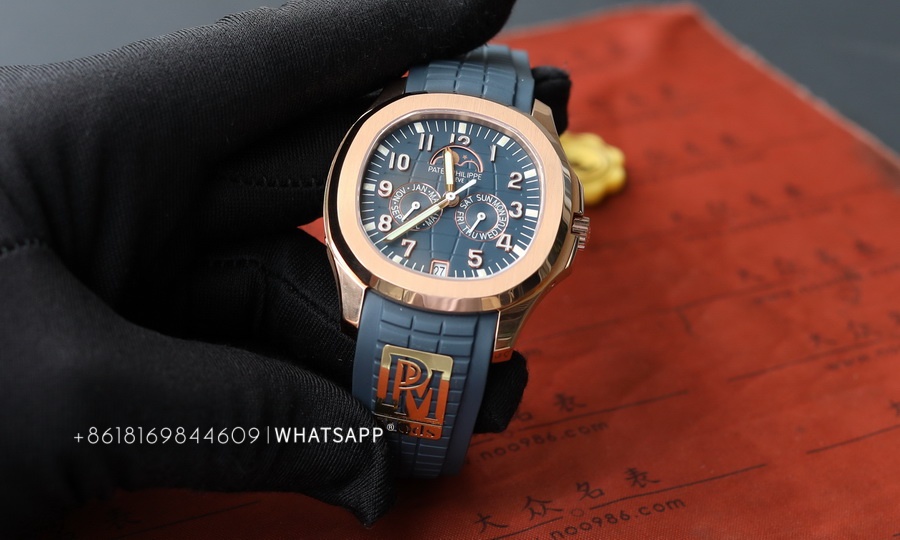 Patek Philippe Aquanaut 5261R-001 Weighted Replica Watch Introduction 第3张