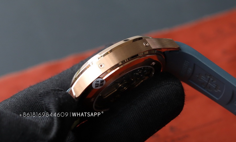 Patek Philippe Aquanaut 5261R-001 Weighted Replica Watch Introduction 第12张
