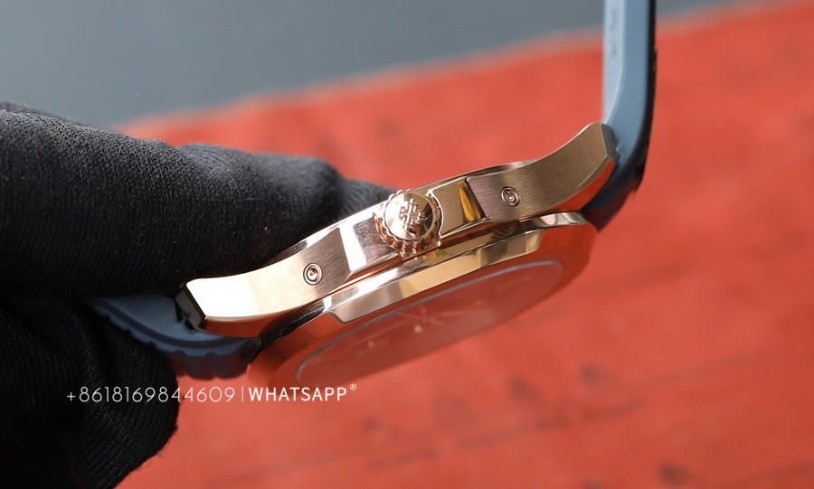 Patek Philippe Aquanaut 5261R-001 Weighted Replica Watch Introduction 第13张